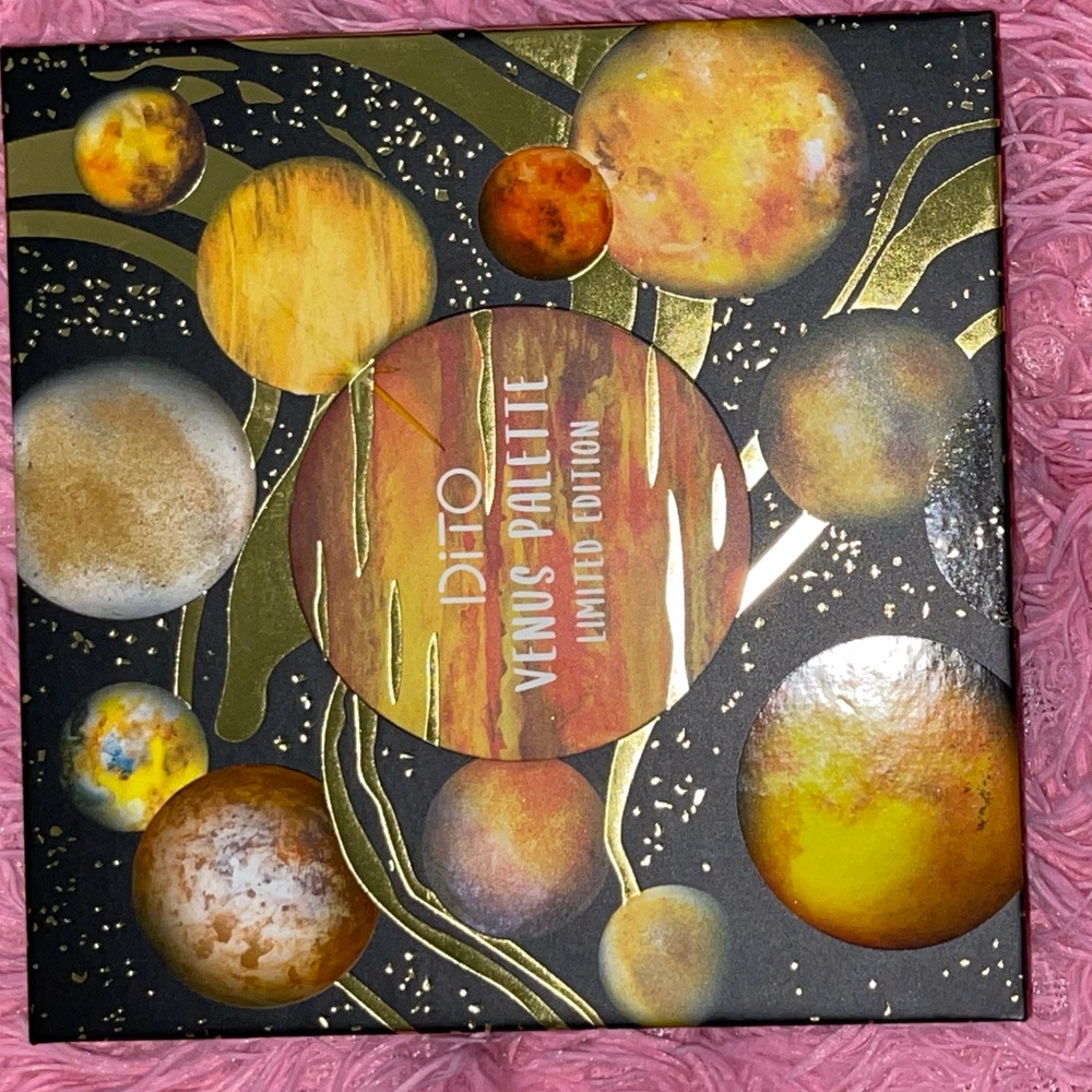 DiTo Venus eye shadow palette